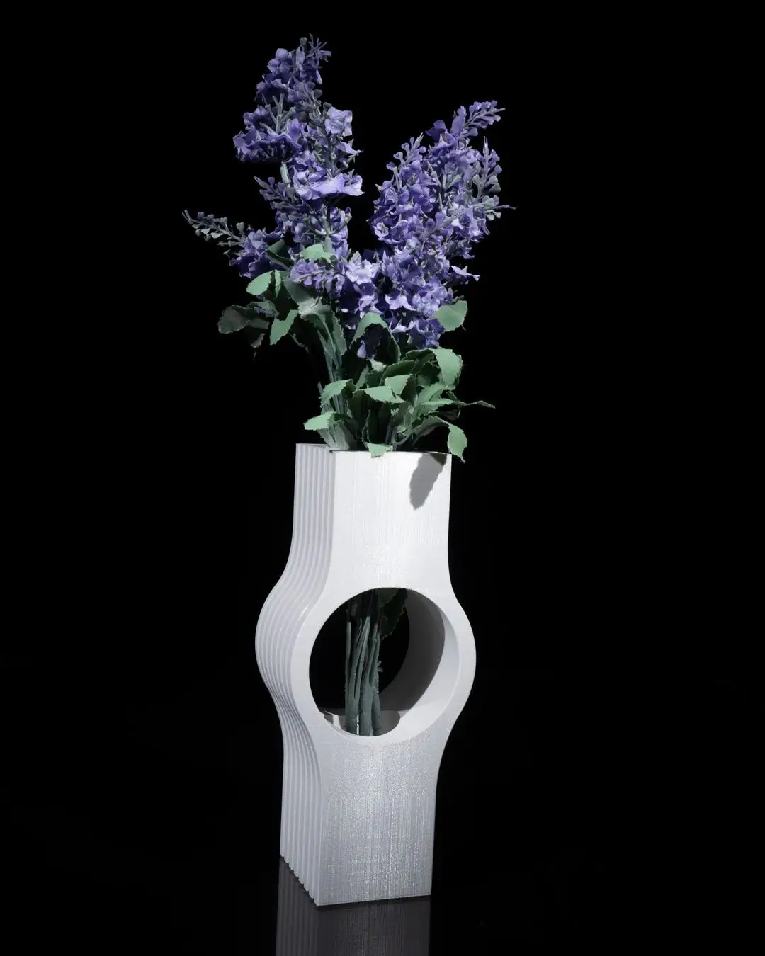 Vase mit Loch